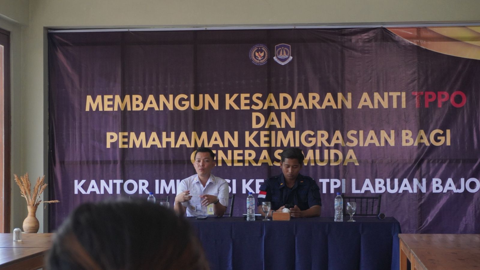 KANTOR IMIGRASI LABUAN BAJO GELAR SOSIALISASI TPPO DAN PEMAHAMAN KEIMIGRASIAN UNTUK GENERASI MUDA DI RUTENG